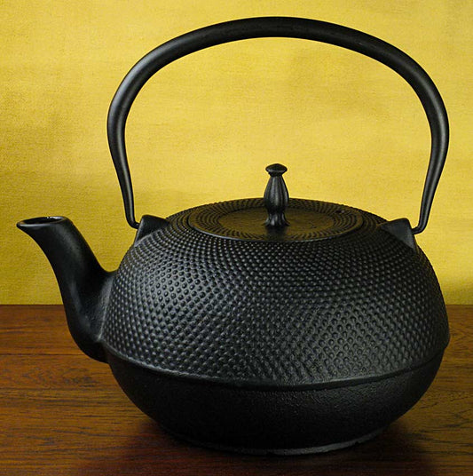 Tea Pot - Black Cast Iron Pot 720ml with Infuser (0.7litre)